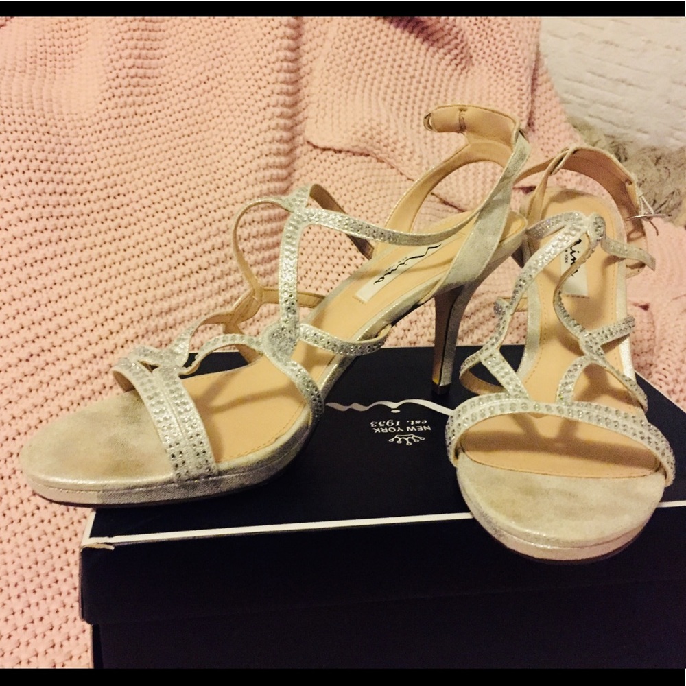 Heels - Picture 2 of 3